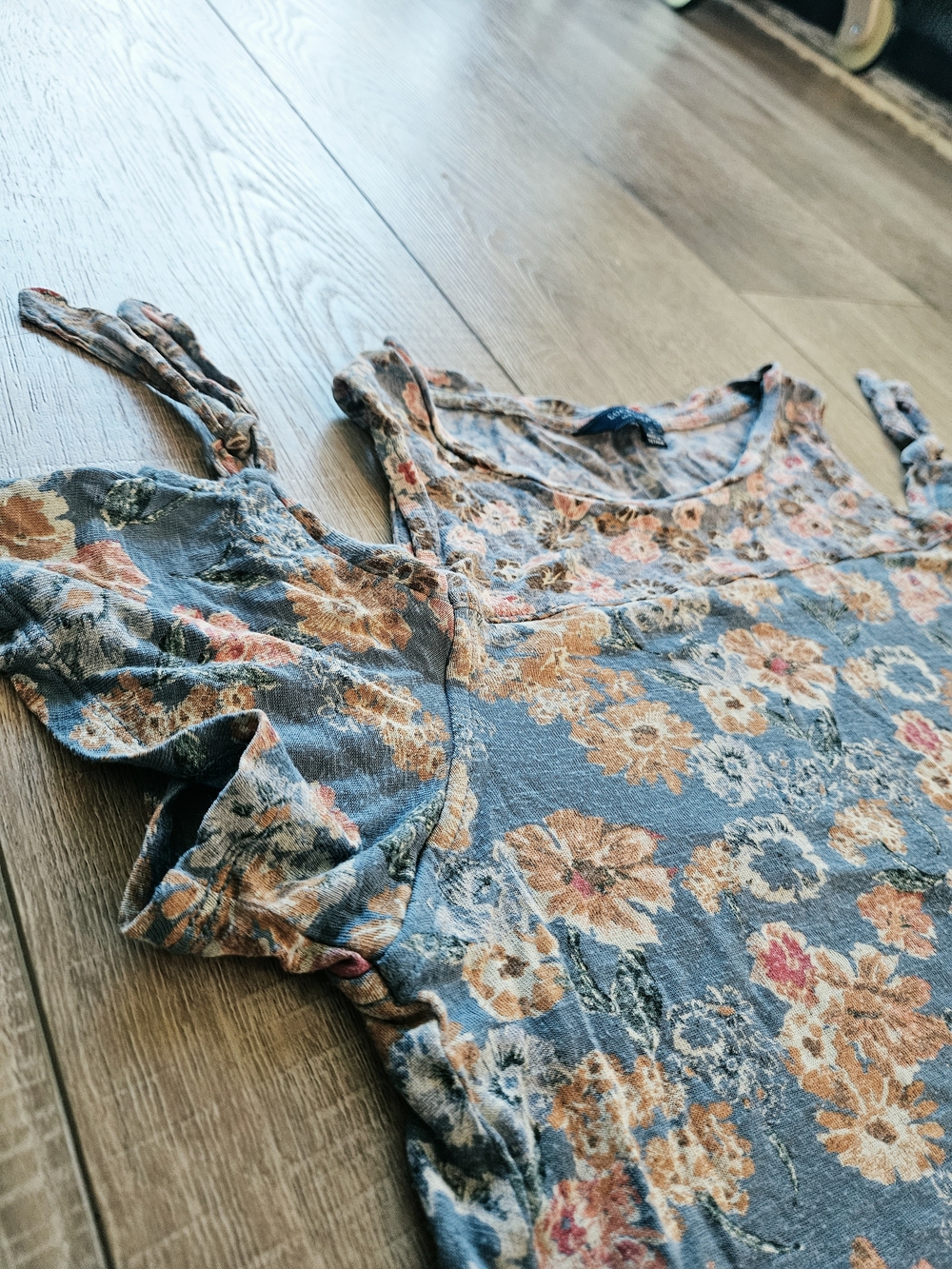 Lucky Brand Floral Cold Shoulder Top Size Small Blue Boho Flutter Sleeve Tie
